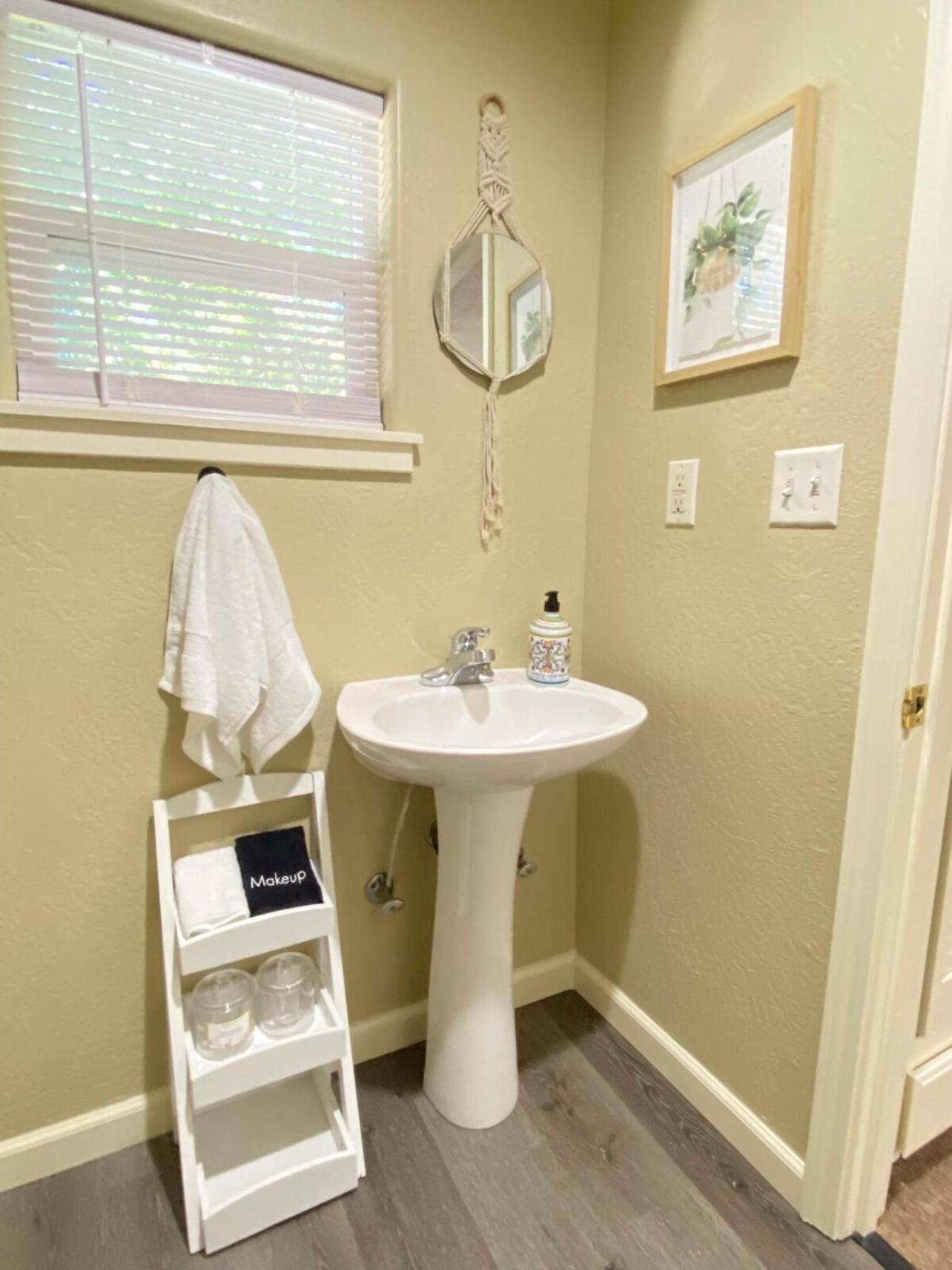 Near Downtown- Kitchen-Washerdryer-Parking Medford Esterno foto
